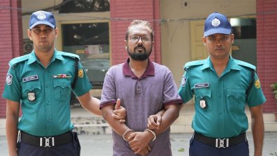 গ্রেফতারকৃত আহসান আহমেদ ওরফে মাসুম