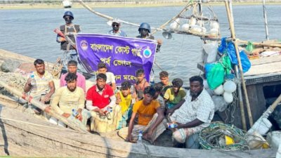 উদ্ধার হওয়া জেলেরা