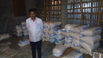 দুটি পৃথক অভিযানে এসব চাল জব্দ করা হয়