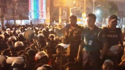১২ ঘণ্টা পর সড়ক ছেড়েছেন চট্টগ্রামের জেএমএস কারখানার শ্রমিকরা