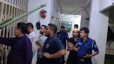 চাঁদাবাজির অভিযোগে গ্রেফতার শ্রমিক দল নেতাকে ছাড়াতে থানায় হামলা যুবদলের