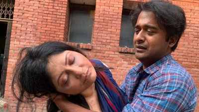 ফিরে আসে বারবার