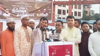 পটুয়াখালীতে আলোচনা সভায় বক্তব্য দেন গণঅধিকার পরিষদের সভাপতি ও ডাকসুর সাবেক ভিপি নুরুল হক নুর