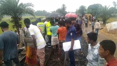 রাজশাহীর বেলপুকুর রেলগেটে বাংলাবান্ধা ট্রেনের ধাক্কায় মোটরসাইকেলের দুই আরোহী নিহত হয়েছেন