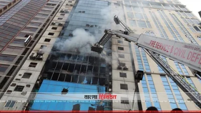 বনানীর এফ আর টাওয়ারে ফায়ার সার্ভিসের উদ্ধার অভিযান (ছবি: বাংলা ট্রিবিউন)