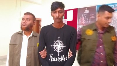 গ্রেফতার প্রতারক