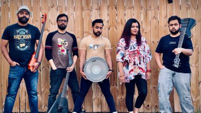 অপার্থিব ব্যান্ডের সদস্যরা