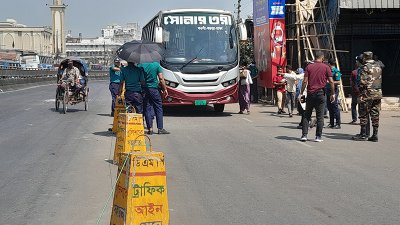 সড়কে গাড়ির চাপ নেই