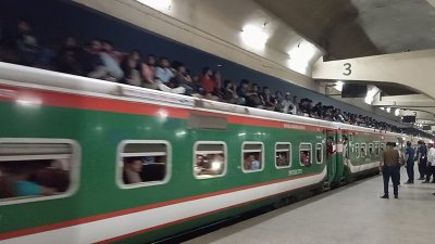 ঢাকা রেলওয়ে স্টেশনে কুড়িগ্রাম এক্সপ্রেস