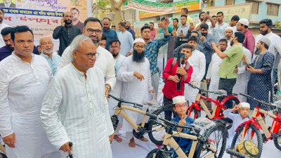 রূপনগর-পল্লবী এলাকার ৩২ শিশু-কিশোরকে বাইসাইকেল দেয় ঢাকা মহানগর উত্তর বিএনপি