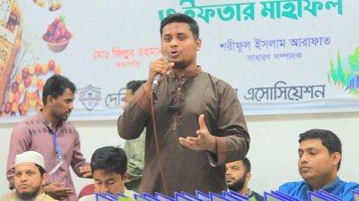দেবিদ্বারে এক ইফতার মাহফিলে বক্তব্য দেন হাসনাত আবদুল্লাহ