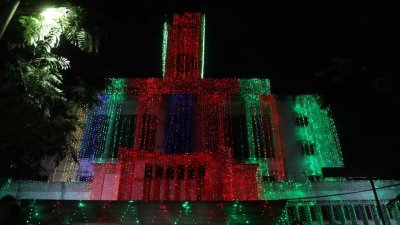ঈদ উপলক্ষে আলোকসজ্জা করা হয়েছে রাজধানীর বিভিন্ন গুরুত্বপূর্ণ ভবন ও স্থাপনায়