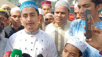 সোমবার সকালে পঞ্চগড় জেলা শহরের কেন্দ্রীয় ঈদগাহে ঈদের নামাজ আদায় শেষে সাংবাদিকদের সঙ্গে কথা বলেন এনসিপি নেতা সারজিস আলম