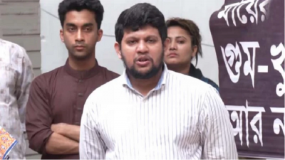 বক্তব্য দিচ্ছেন তথ্য ও সম্প্রচার উপদেষ্টা মাহফুজ আলম