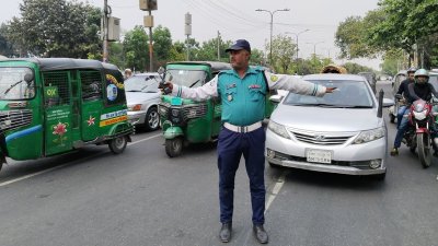 অপ্রাপ্তির মধ্যেও ঈদের আনন্দ খোঁজেন তারা