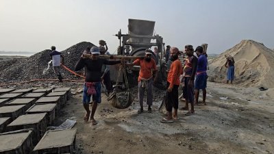 মধুমতির তীর রক্ষা বাঁধের কাজ শুরু হয়েছে