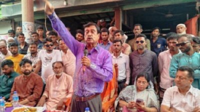 বক্তব্য দিচ্ছেন অ্যাডভোকেট ফজলুর রহমান
