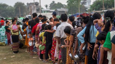 ত্রাণ সংস্থাগুলোর কাজে বাধা সৃষ্টিকারী নিষেধাজ্ঞা তুলে নেওয়ার আহ্বান জানানো হয়েছে। ছবি: রয়টার্স
