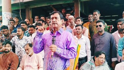 মঙ্গলবার রাতে ইটনা সদরের পুরান বাজার এলাকায় পথসভায় বক্তব্য দেন বিএনপি চেয়ারপারসনের উপদেষ্টা ফজলুর রহমান