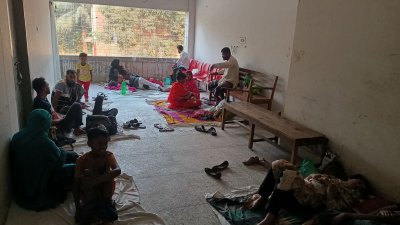 যশোরের অভয়নগর উপজেলায় ঈদমেলায় ফুচকা খেয়ে প্রায় ১০০ নারী, পুরুষ ও শিশু অসুস্থ হয়ে পড়েছেন