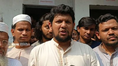বুধবার দুপুরে লক্ষ্মীপুরের রামগঞ্জে সাংবাদিকদের সঙ্গে কথা বলেন তথ্য ও সম্প্রচার উপদেষ্টা মাহফুজ আলম