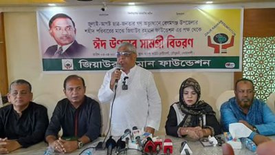বৃহস্পতিবার দুপুরে বেগমগঞ্জ উপজেলার চৌমুহনীতে উপহার সামগ্রী বিতরণ অনুষ্ঠানে বক্তব্য দেন বিএনপির ভাইস চেয়ারম্যান বরকতউল্লা বুলু