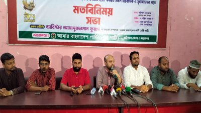 বৃহস্পতিবার দুপুরে বরিশাল প্রেসক্লাবের মতবিনিময় সভায় বক্তব্য দেন আসাদুজ্জামান ফুয়াদ