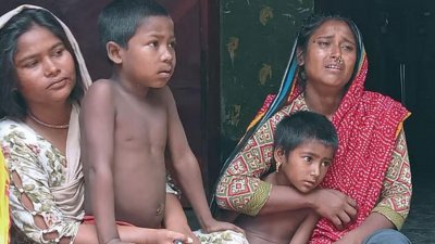 নিহত তালাব হোসেনের স্ত্রী-সন্তানের আহাজারি