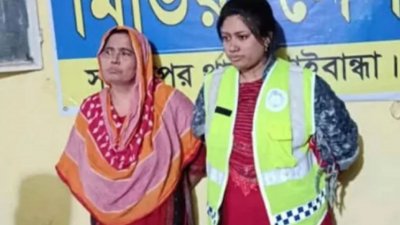 শুক্রবার সকালে আদালতের মাধ্যমে তাকে কারাগারে পাঠিয়েছে পুলিশ