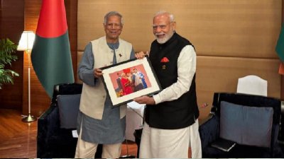 বিমসটেক শীর্ষ সম্মেলনের সাইডলাইনে প্রধান উপদেষ্টা মুহাম্মদ ইউনূস এবং ভারতের প্রধানমন্ত্রীর নরেন্দ্র মোদি