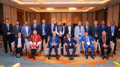 এএফসি ও সাফের কর্মকর্তাদের সঙ্গে কাজী সালাউদ্দিন।