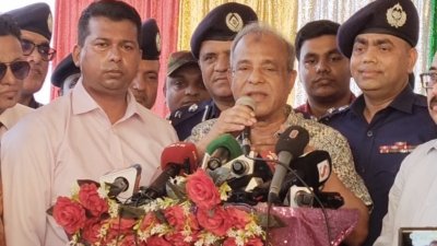 নারায়ণগঞ্জের লাঙ্গলবন্দ স্নানোৎসব পরিদর্শনে গিয়ে বক্তব্য দেন স্বরাষ্ট্র উপদেষ্টা