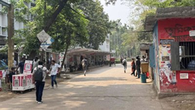 আজ সকালে ক্যাম্পাস ঘুরে এমন চিত্রই দেখা গেছে