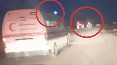 জরুরি সেবাকর্মীদের গাড়িতে গুলি চালিয়েছে ইসরায়েলি সেনাবাহিনী। ভিডিও থেকে নেওয়া ছবি: বিবিসি।