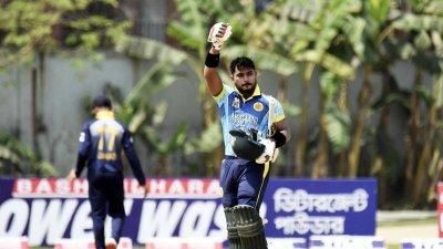 ১৫ বলে হাফসেঞ্চুরি ছুঁয়েছেন পারভেজ হোসেন।