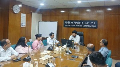 মন্ত্রণালয়ের কর্মকর্তাদের সঙ্গে ঈদ পরবর্তী শুভেচ্ছা বিনিময় করেন তথ্য উপদেষ্টা