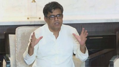 প্রেস ব্রিফিংয়ে প্রধান উপদেষ্টার প্রেস সচিব শফিকুল আলম