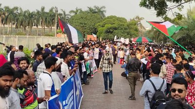 মানিক মিয়া এভিনিউতে ফিলিস্তিনের ওপর হামলার প্রতিবাদে বিক্ষোভ সমাবেশ