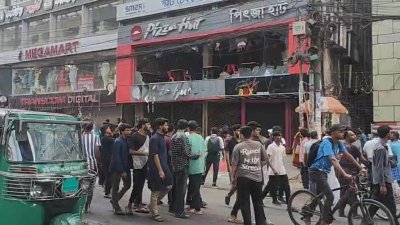 নগরের জিইসি মোড়ে কেএফসি ও পিৎজা হাট রেস্টুরেন্টে ভাঙচুরের অভিযোগ