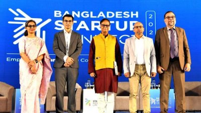 বিনিয়োগ সম্মেলনের উদ্বোধনী অনুষ্ঠানে বাংলাদেশ ব্যাংকের গভর্নর ড. আহসান এইচ মনসুর