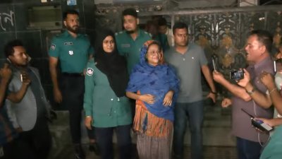 গ্রেফতারের সময় তুরিন আফরোজ (ছবি: সংগৃহীত)