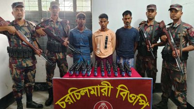 ফেনসিডিলসহ আটক ভারতীয় তিন মাদক কারবারি