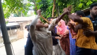সামাজিক যোগাযোগমাধ্যমে ছড়িয়ে পড়া ভিডিও থেকে নেওয়া ছবি
