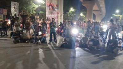 শাহবাগ অবরোধ করেন শিক্ষার্থীরা