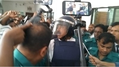 পুলিশের হেফাহতে শাজাহান খান