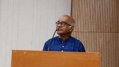 বক্তব্য রাখছেন ড. সেলিম জাহান
