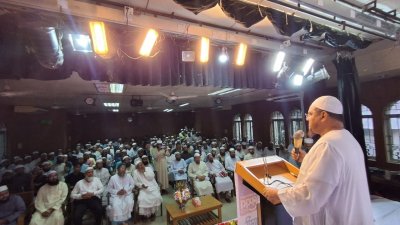 কুমিল্লায় শুরা সম্মেলনে বক্তব্য দেন চরমোনাই পীর