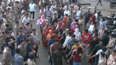 সোমবার রাত পর্যন্ত ছয় হাজার মানুষকে আটক করা হয়েছে বেআইনি বাংলাদেশি সন্দেহে। ছবি:  এএনআই