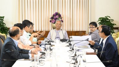 সংশ্লিষ্ট বিভাগের কর্মকর্তাদের নিয়ে উচ্চ পর্যায়ের বৈঠকে এই নির্দেশনা দেন প্রধান উপদেষ্টা