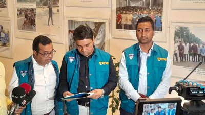 দুদকের সহকারী পরিচালক মো. রুবেল হাসানের নেতৃত্বে এই অভিযান পরিচালিত হয়। সঙ্গে ছিলেন সহকারী পরিচালক আব্দুল মালেক, উপ সহকারী পরিচালক এ এম তাহের।